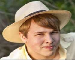 ileOutside YouTube, he took part in the reality television series 